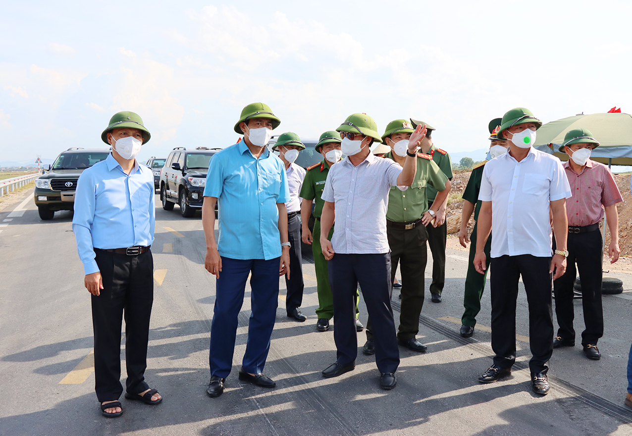 Hà Tĩnh: Chủ tịch UBND tỉnh Võ Trọng Hải kiểm tra các chốt kiểm soát dịch tại Đức Thọ